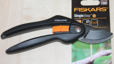 Секатор плоскостной FISKARS Single Step 111260