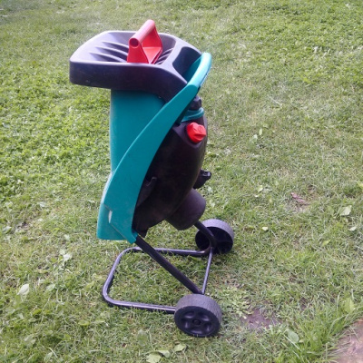 Садовый измельчитель Bosch AXT Rapid 2000 (0.600.853.500)