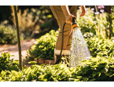 Пистолет-распылитель регулируемый FISKARS с 4 функциями 