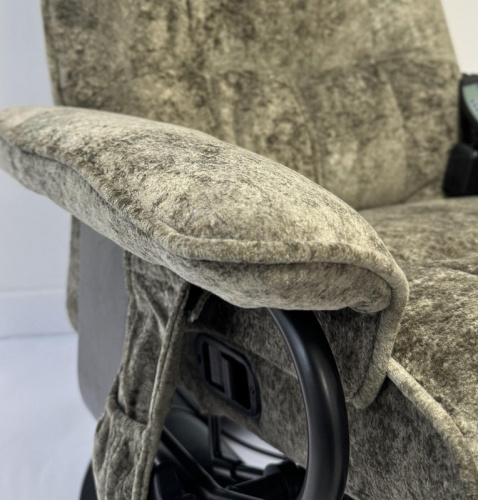 Кресло вибромассажное с пуфом CALVIANO 20 коричневый плюш 