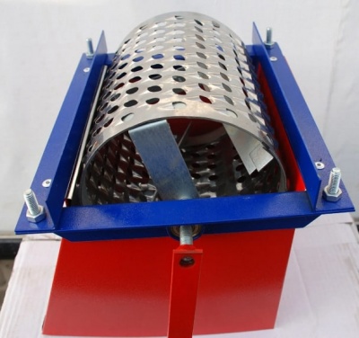 Корнерезка ручная барабанная коза-нова мини