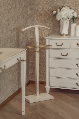 Вешалка костюмная В 70 белый ясень/золото 