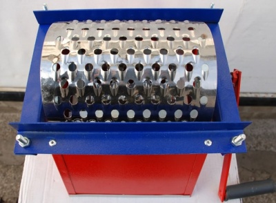 Корнерезка ручная барабанная коза-нова мини