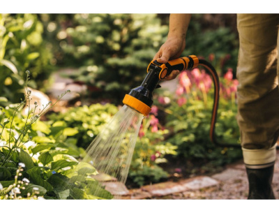 Пистолет-распылитель регулируемый FISKARS с 4 функциями 